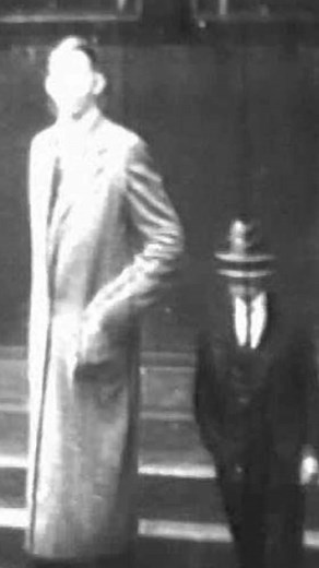 Robert Wadlow: The Tallest Man Ever - 8ft 11.1in (2.72m)