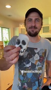 4K views · 640 reactions | "Rest in peace your 20's"  ESTOY LLORANDO LOGAN FUE A LA CASA DE KENDALL A FELICITARLO EN PERSONA Y LE DIO UNA GALLETITA Y VINO ALSJSJSH MIREN ESAS SONRISAS  | Mi mundo = BTR | Facebook