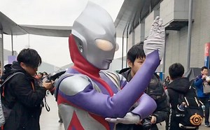 Cosplay迪迦奥特曼Pk黑暗迪迦