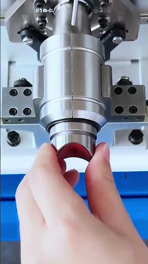 How factories quickly assemble rubber seals? Ingenious automation device