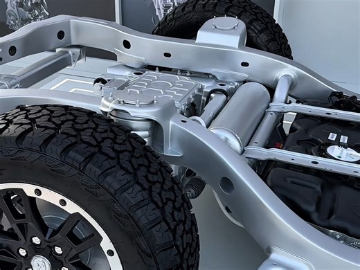 猛士M817 铝制地盘，一体成型大梁