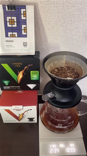 ハリオ大好き！ on Instagram: "ハリオ「V60 NEO」×「メテオ」×「スイッチ」 驚異の抽出速度をごらんあれ！ 早送りしてませんよこれ！ 浅煎りのスペシャルティの目詰まりしやすい豆でこの速さは、もう笑うしかない😂 「しっかり浸漬させて、狙った時間にストンと落とし切る」 このコントロール性能の高さは素晴らしいものがあります。 私のブログでは、このようなNEOの役立つ情報を完全解説してます！ よかったらプロフィールリンクから、チェックしてみてください！ #コーヒーのある暮らし #V60NEO #v60ドリッパーneo #ハリオのある暮らし"