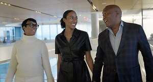 Nearly 40 years ago, a Northwestern family legacy was born! Meet the Greers. Ernest Greer ’91 JD, and his wife, Patrice Greer ‘91 MBA, pursued higher education in law and business, respectively. Now their daughter, Lauryn Greer ‘24, is following in their footsteps with a joint degree in law and business through the JD-MBA Program. From having the same professors to go-to restaurants in Evanston, Lauryn reflects on having shared experiences with her parents. To learn more about the JD-MBA Program