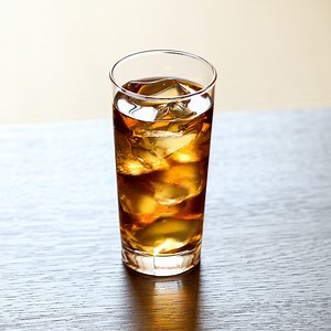 烏龍茶のカフェインはどれくらい？コーヒーや緑茶、ほうじ茶などと比較！ | デリッシュキッチン