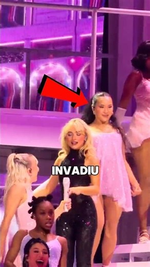 She crashed Sabrina Carpenter's show! 😱 #funfacts #shorts #shortsfeed