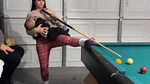 Breastfeeding mom impressively balances motherhood and hobbies during a game of pool