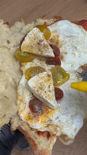 Sandwich tunisien 🇹🇳#sandwich #recettetunisienne #streetfood #harissa #pourtoi