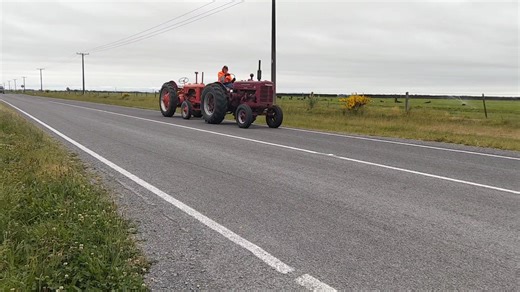 McCormick-Deering W6 & Case Dc4 - owned by Michael Ross of Ashburton Seen down Main Rakaia Rd, crossing Headworks Rd heading towards Lincoln in preparation for the Christchurch Show this weekend coming. #tractor #farmall #international #case #internationalharvester | Swearing Engineering