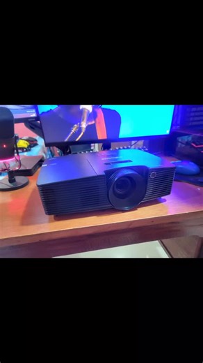 BARATOP STORE🇵🇾 on Instagram: "Proyector de 3.600 | InFocus IN112XV | 123 hs de uso | SVGA | HDMI/VGA + Cables 🔹 Modelo: InFocus IN112XV (tecnología DLP portátil de alto brillo) 🔹 Resolución nativa SVGA (800×600) — soporta hasta Full HD (1920×1200) 🔹 Brillo de 3.600 lúmenes ANSI — imagen clara incluso con luz ambiente 🔹 Contraste 15.000:1 — buena profundidad de negros y nitidez 🔹 Vida útil de lámpara hasta 15.000 hs (modo Eco) 🔹 Uso real: solo 123 horas (lámpara prácticamente nueva) 🔹 T