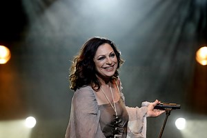 Αυτός ήταν ο πασίγνωστος τραγουδιστής αδερφός της Χαρούλας Αλεξίου - Τα τραγούδια που ερμήνευσαν μαζί (vids)