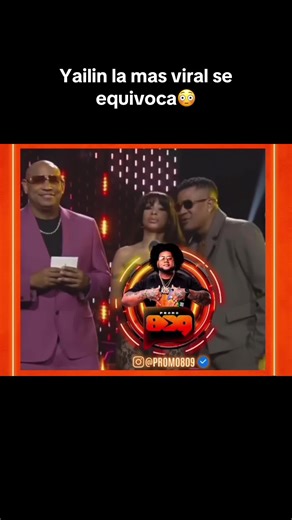 Yailin La Más Viral Se Equivoca al Presentar un Premio