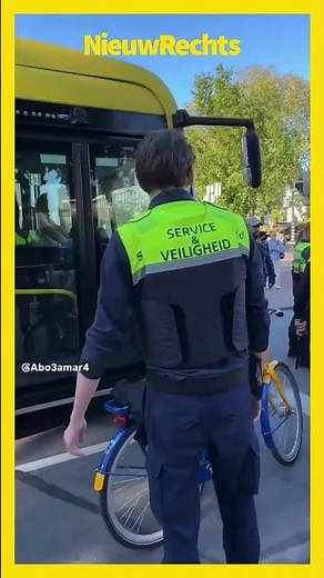 Cyclist attempting to pass through pro-Palestinian roadblock in Utrecht is attacked