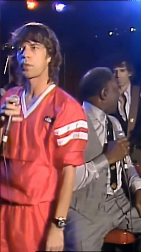 The Rolling Stones & Muddy Waters sing exciting Mannish Boy Chicago 1981 pt3