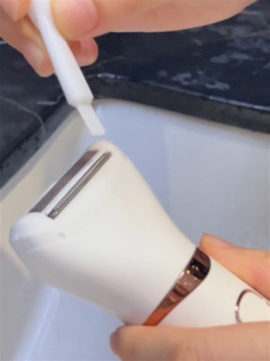 Don't ruin your razor blades! 🙅‍♀️ Here is your sign to clean it properly. Keeping your 3-in-1 groomer clean is literally this satisfying. Just sweep, click it open, rinse, and repeat. Smooth skin starts with clean blades. 😉👇 #asmrcleanup #oddlysatisfying #razorhacks #foryou #shavingtips #skincarehacks #girlglowing