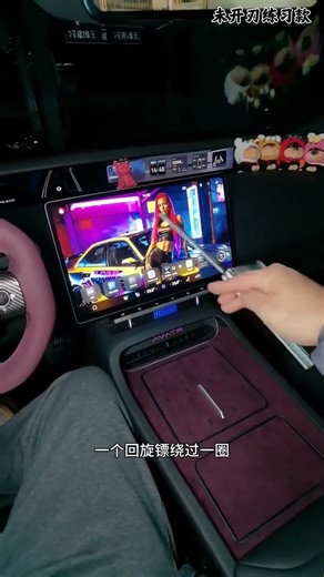 Playing tricks alone. Butterfly knife teaching handsome opening and throwing the knife without e