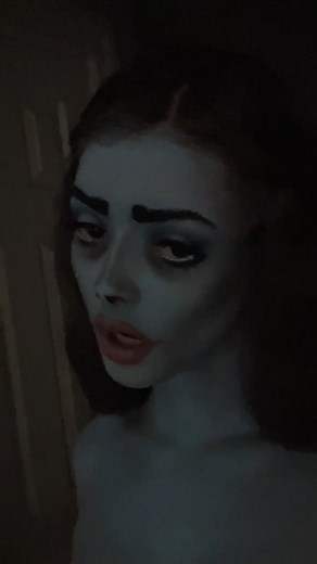 I attempted to do corpse bride makeup but I don’t like how it turned out so I will try again soon🙌🏻