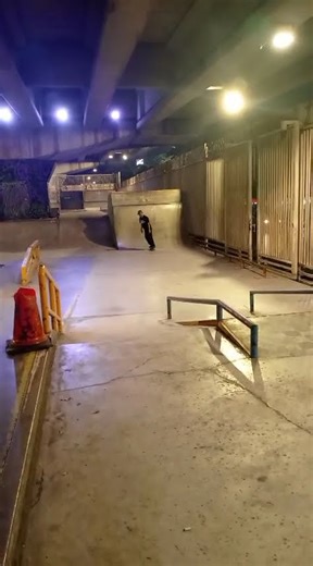 Learning Skate Tricks Fast #skateboarding #skateboardvibes #skate #skatesalva #skateboard