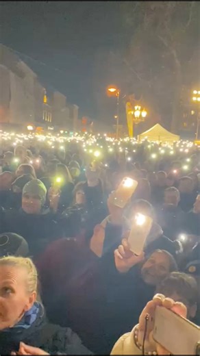 Apoštolský nuncius Mons. Nicola Girasoli sa prihovára tisíckam mladých ľudí spred Dómu sv. Alžbety v Košiciach 🙌 | Martin Šmilňák