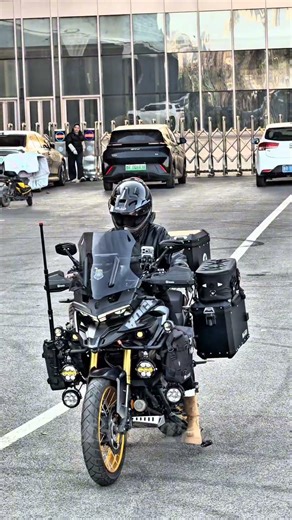 Little Girl Handles a Big ADV vogeds625x motorcycle #vogeds625x #advmotorcycle #bmwr1250gs #shorts