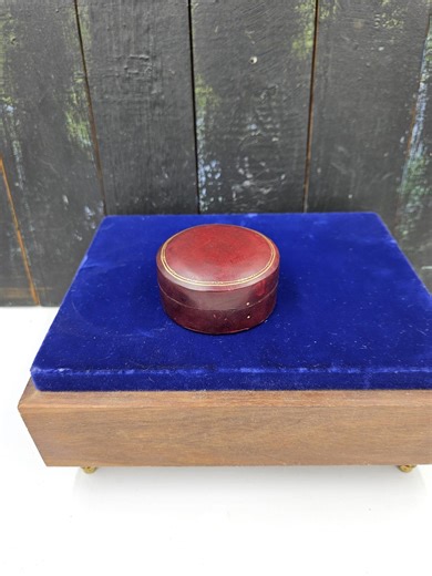 Vintage Calf Leather Italian Trinket Box, Round Jewelry Presentation Box, Made in Italy - Etsy