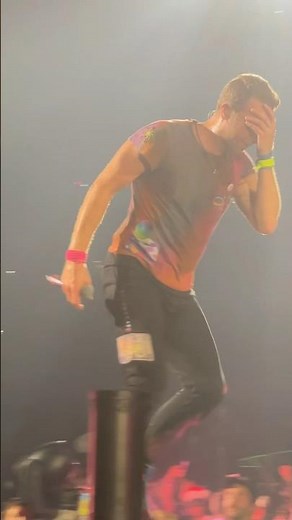 DRUNK Chris Martin “so high” - Coldplay live in Atlanta- Music of the Spheres #coldplay #chrismartin