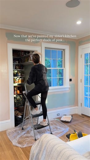 It’s starting to feel like a kitchen! 🙌🏼 The perfect counter stools make such an impact in a kitchen, and these handwoven rush stools from @hatihome are not just beautifully made but so comfortable! Comment “shop” for the link and get them during their biggest sale of the year happening right now! 🪑 | Home On Broad