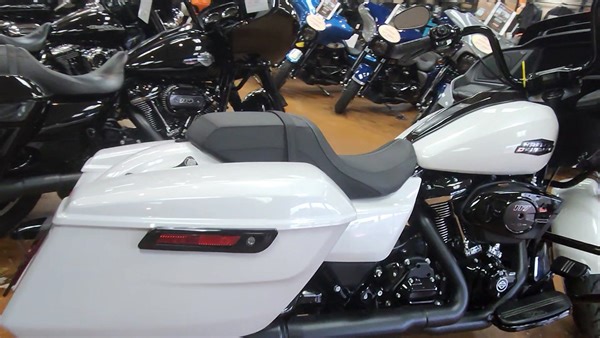 2024 Road Glide in White Onyx Pearl.. Just rolled out! 🔥🔥🔥 | Vreeland's