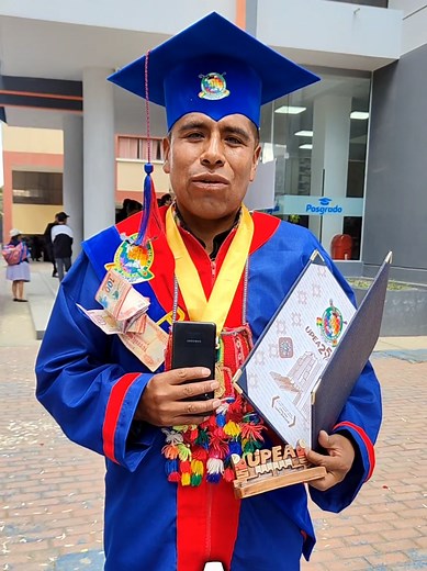 Logro Académico: Dr. Juan Carlos Cachi Chacón