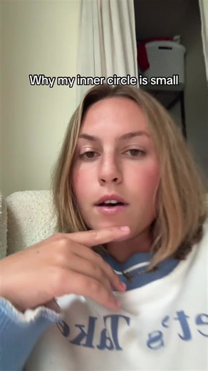 Keep your circle small girls!! #selfgrowth #selfhelp #anxiety #freetherapy #therapytok