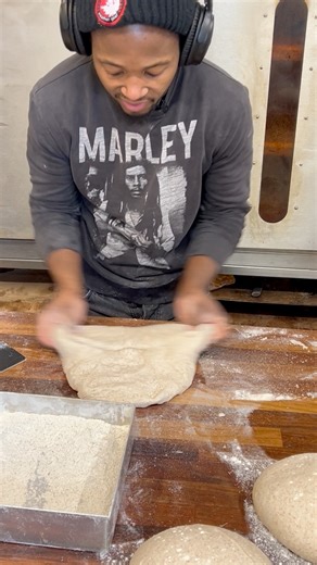 How to shape oval shapes bread. #breadbaking #homebaker | Leo the Baker