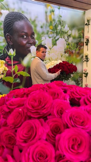 Dziś odwiedziliśmy targi IFTF. To jedno z najważniejszych wydarzeń branży florystycznej na świecie. Szukamy najpiękniejszych kwiatów i najciekawszych nowości, które już wkrótce pojawią się w naszej hurtowni. 🌷✨ 🔔 Obserwuj nasz profil, aby być na bieżąco z nowościami ze świata kwiatów i relacjami z targów! #IFTF2025 #Kwiaty #HurtowniaKwiatów #FlowerTradeFair #flowers #internationalfloriculturetradefair #chojeckikwiaty | Chojecki Kwiaty