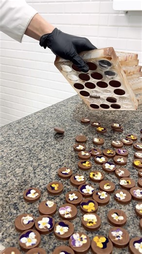 How open polycarbonate chocolate mold! #howtomakechocolateathome #chocolatemaking #chocolate