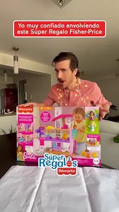 ¿Estás listo para convertirte en el tío/tía favorito esta navidad? Con Barbie y Little People tu pequeña podrá vivir increíbles aventuras con luces sonidos y divertidas canciones. ¡Conoce más! | Fisher-Price