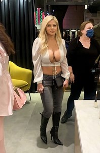 80K views · 105 reactions | The blonde who fooled everyone with her age. She looks like a teenager, but the reality is completely different: Bet you can't guess how old the diva in the picture is.Check the comments | Top Trends | Facebook