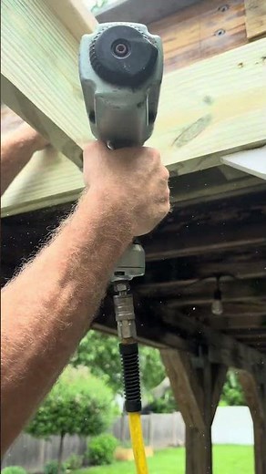 This is how I install deck joist #deckbuilder #construction #woodwork #carpentry