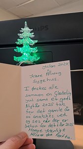 111K views · 581 reactions | Det må vi sige – det kan vi ikke lige mindes er sket før… Men hospitalet har fået et julekort! Mange tak for din hilsen, Anitta – du ønskes også en glædelig jul og et godt nytår fra alle os ❤ | Aalborg Universitetshospital | Facebook