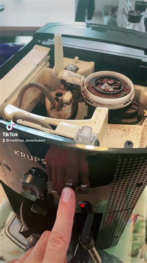 Reparatur einer defekten Krups Kaffeemaschine in Köln und Leverkusen