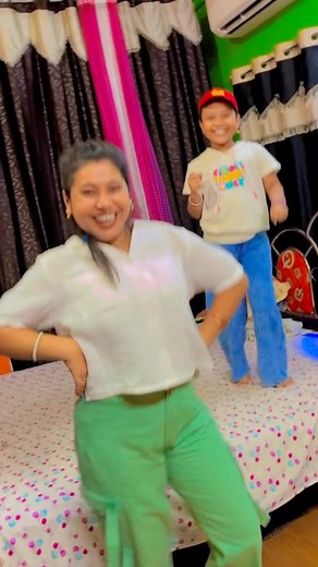 মায়ের সাথে মেয়ের তাল মিলিয়ে নাচ ..😍| #facebookviral #rell #amitambika | Ambika Paul