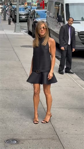 Afraz Explores on Instagram: "Jennifer Aniston Out in Midtown Manhattan NYC Doing Press For Apple TV “The Morning Show Season 4” #entertainment #jenniferaniston #jenaniston #appletv #themorningshow #themorningshowseason4 #newyork #afrazexplores #nyc @jenniferaniston"