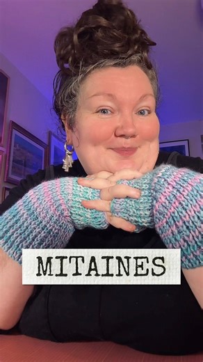 Allez, on dit merci à Hugo Le Troll 🧌 pour cette opportunité de 1/ partager la réalisation de ces mitaines magiques de sirène licorne 🦄 🧜‍♀️ avec mon reste de laine Cascata de chez Hobbii & 2/ vous rappeler de bien signer la pétition lancée par Harmony Albertini pour la reconnaissance de la grossophobie dans la loi française ! Signez toustes ! 👉🏻 https://petitions.assemblee-nationale.fr/initiatives/i-3867 🙏🏻 🎶🚌 Sinon, viens donc me voir en TOURNÉE 🥳 27/02 – Angres (62) 06/03 – La Châtr