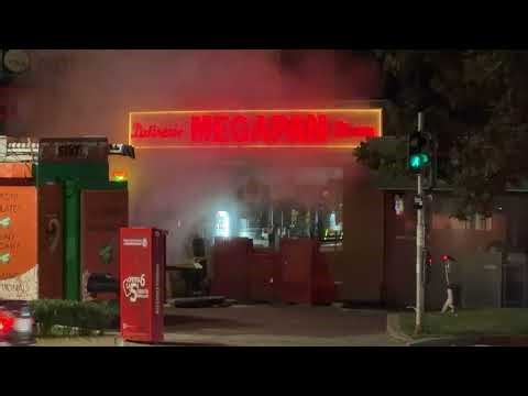 Apple iPhone 17 Pro Max, Low Light Video Sample (Zoom)