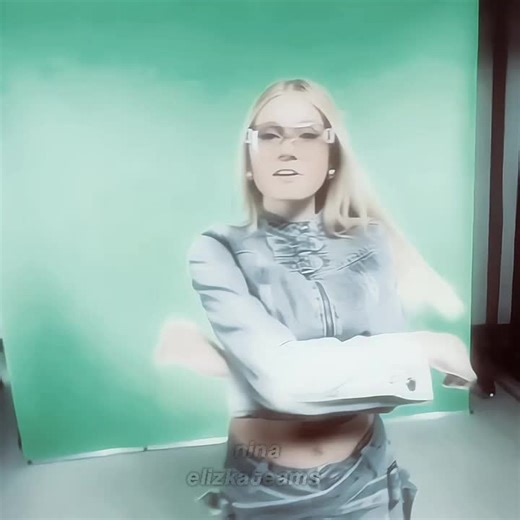 Dumna! Eliza y su amor adolescente