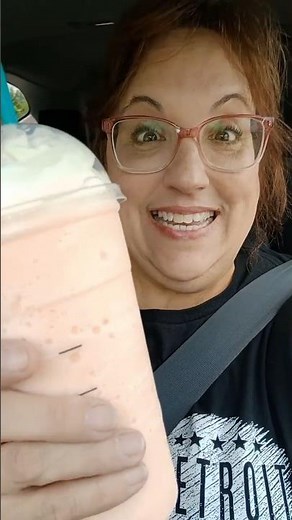 Starbucks New Orange Cream Frappuccino gives me Summer vibes
