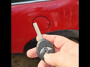 How to open the fuel cap and the fuel door of the Mini Cooper