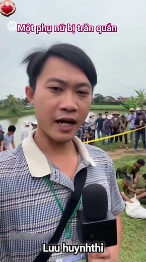 người phụ nữ bị con trăn quấn quanh người - rất may được người dân phát hiện và hô cứu kiệp thời