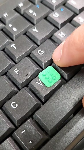 taking a look at some of the most useful PC accessories that you can 3d print! @Micro Center #pc #pctips #pcbuilding #3dprinting #mryeester