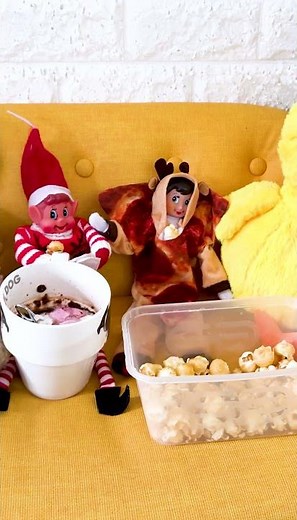 What Are These Elves Doing Together? 🎄 Fun Kids Adventure