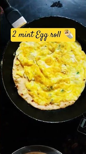 egg roll 🌯 #eating #food #cooking#viral #shortsfeed #yourubeshortvideo #foodie #eating #song #baby