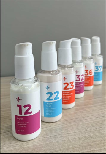 Aviso importante 🚨 Os hidratantes corporais numerados inspirados em perfumes importados também estão nos últimos dias e vão sair de linha. Restam poucas unidades de: 12 inspirado no 212 Carolina Herrera 22 inspirado no Scandal Jean Paul Gaultier 23 inspirado no Alien Thierry Mugler 32 inspirado no Eros Pour Femme 36 inspirado no Baccarat Rouge 37 inspirado no English Pear Perfume marcante na pele, hidratação e aquele cheirinho sofisticado que todo mundo ama ✨ Quando acabar, não volta. Garanta o