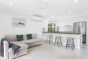 Sold House 10 Graduate Parade, Norman Gardens QLD 4701 - Oct 21, 2022